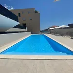 The View Luxury With Pool