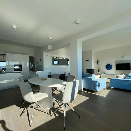 The View Luxury With Pool Apartament