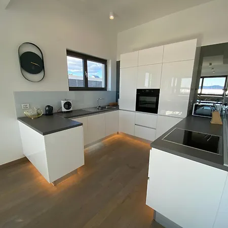 The View Luxury With Pool דירה זאדאר