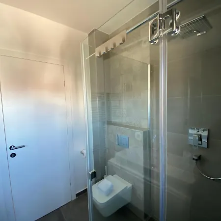 The View Luxury With Pool Apartament