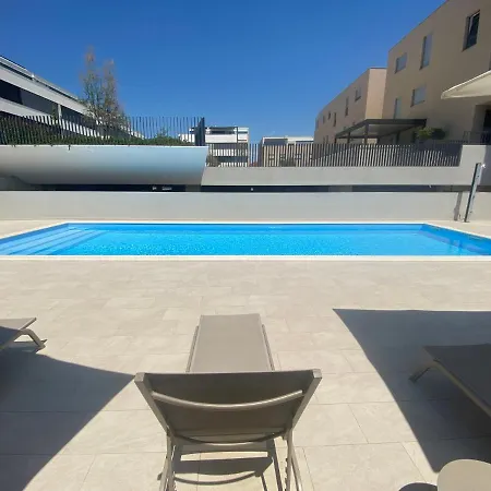 The View Luxury With Pool Apartament