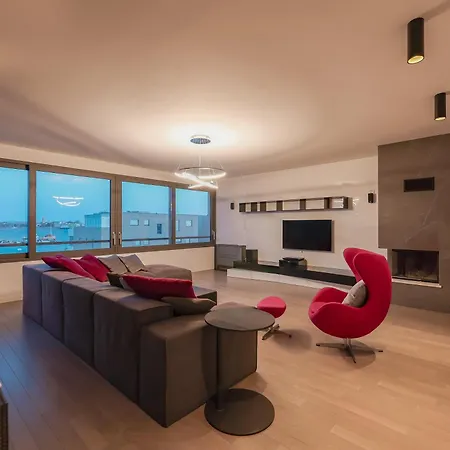 The View Luxury With Pool شقة زادار