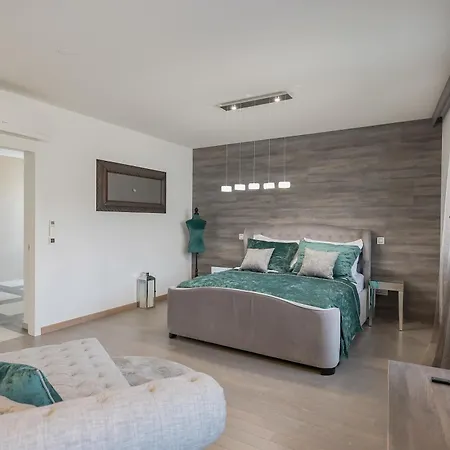 The View Luxury With Pool Apartman Zára