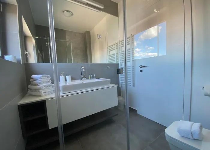 The View Luxury With Pool דירה זאדאר