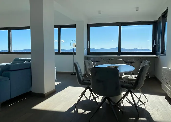 The View Luxury With Pool זאדאר