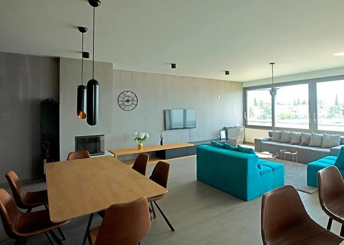 The View Luxury With Pool Apartament