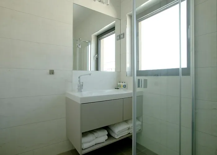 The View Luxury With Pool Апартаменты *