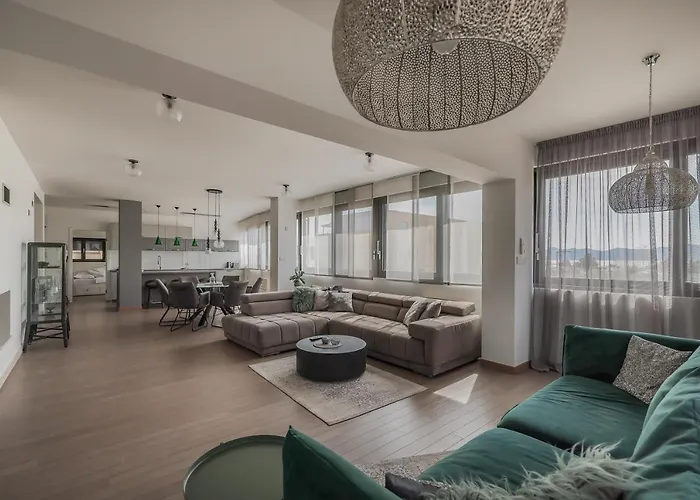 The View Luxury With Pool Апартаменты